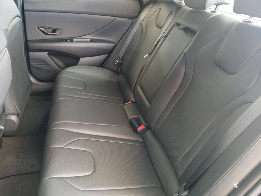 New 2026 Hyundai Elantra SEL Sport FWD image 13