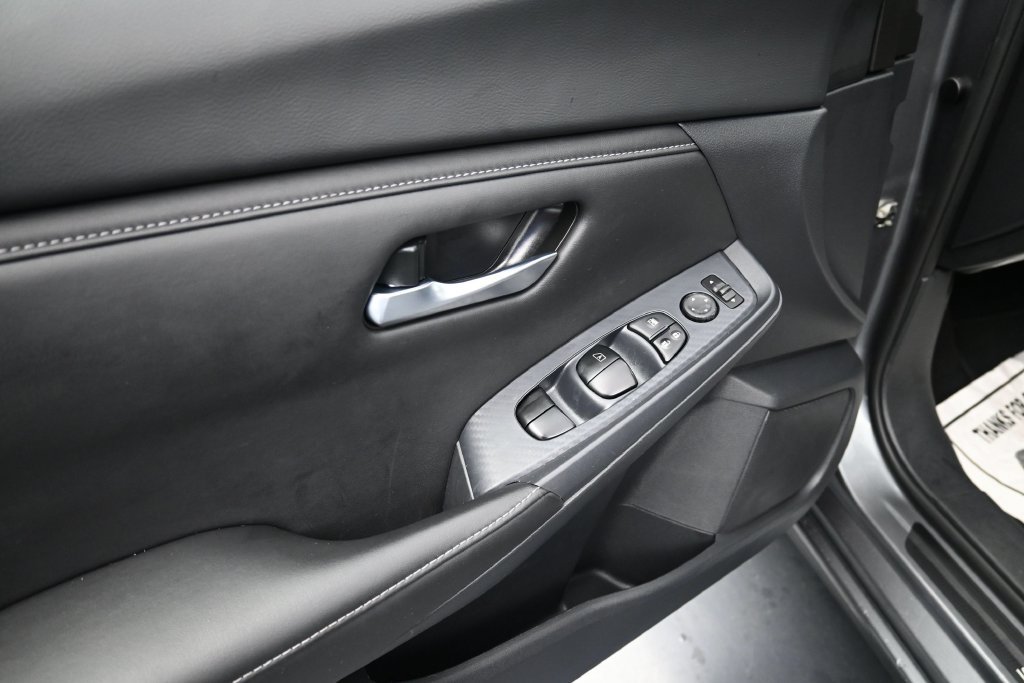 Used 2025 Nissan Sentra SV FWD image 23