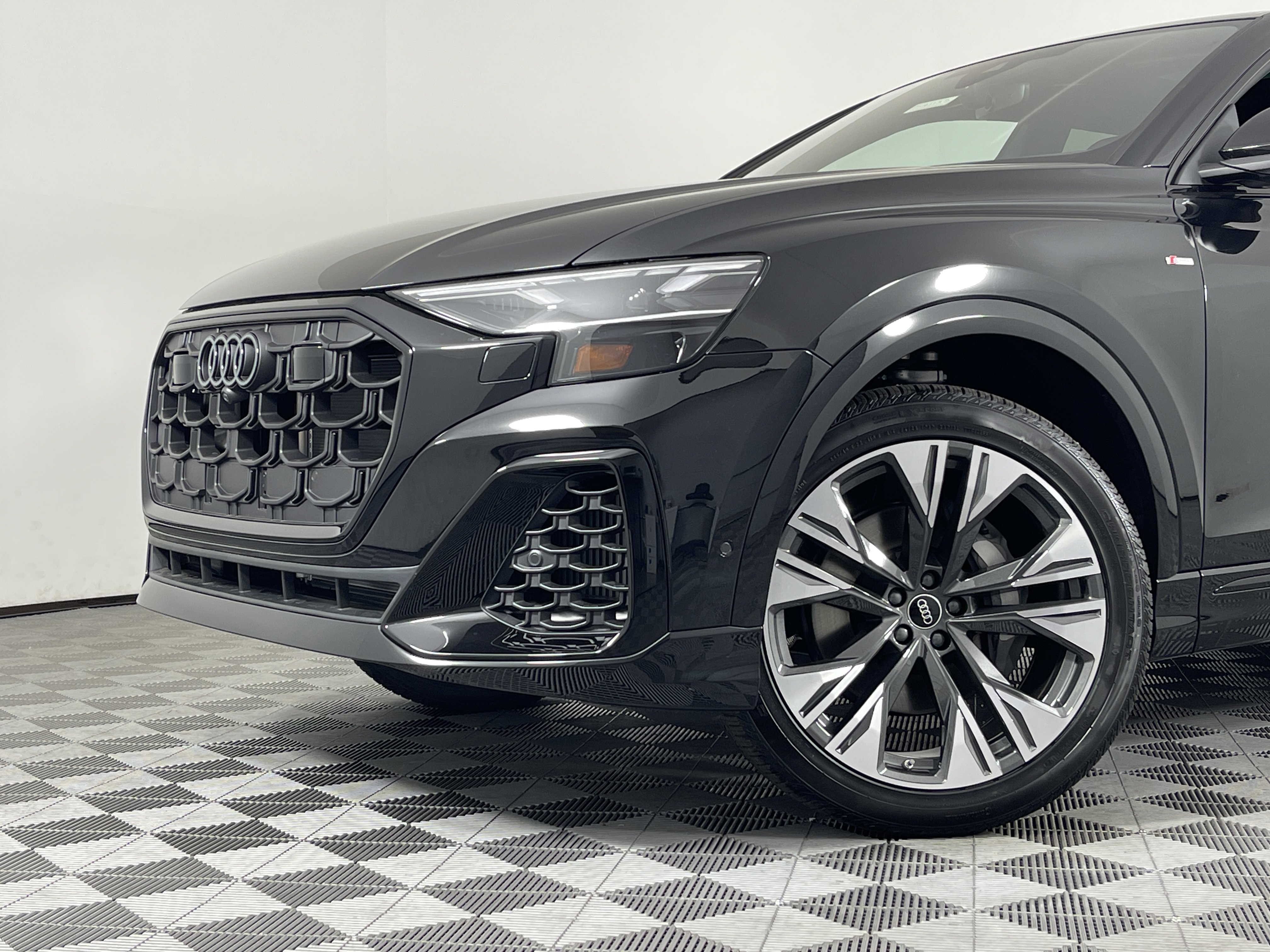 New 2025 Audi Q8 Premium Plus image 6