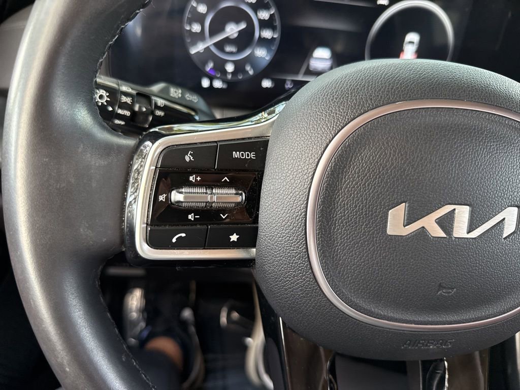 Used 2024 Kia Carnival SX image 32