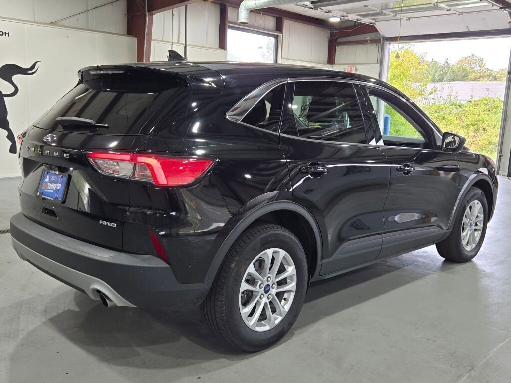 Used 2022 Ford Escape SE w/ Cold Weather Package image 16