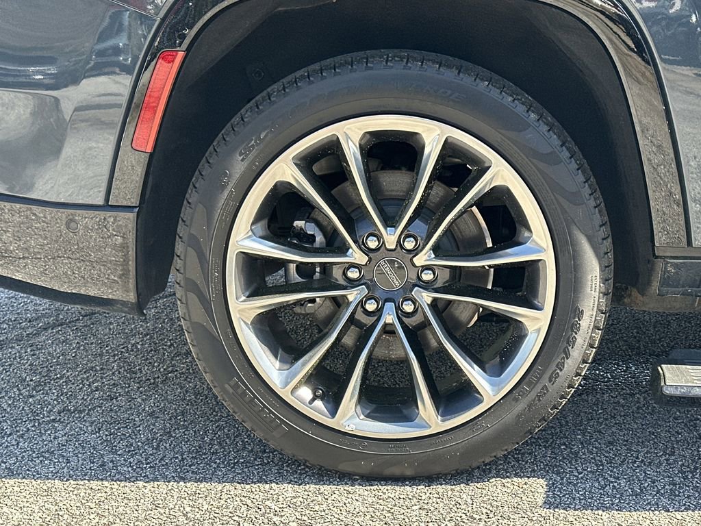 Used 2024 Jeep Wagoneer L Series III w/ Premium Group I image 18