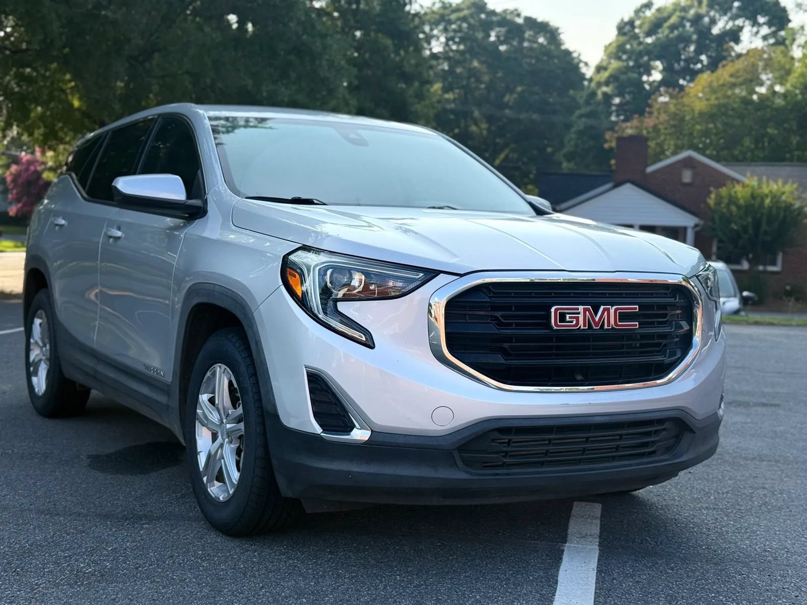 Used 2020 GMC Terrain SLE w/ LPO, Floor Liner Package FWD image 8
