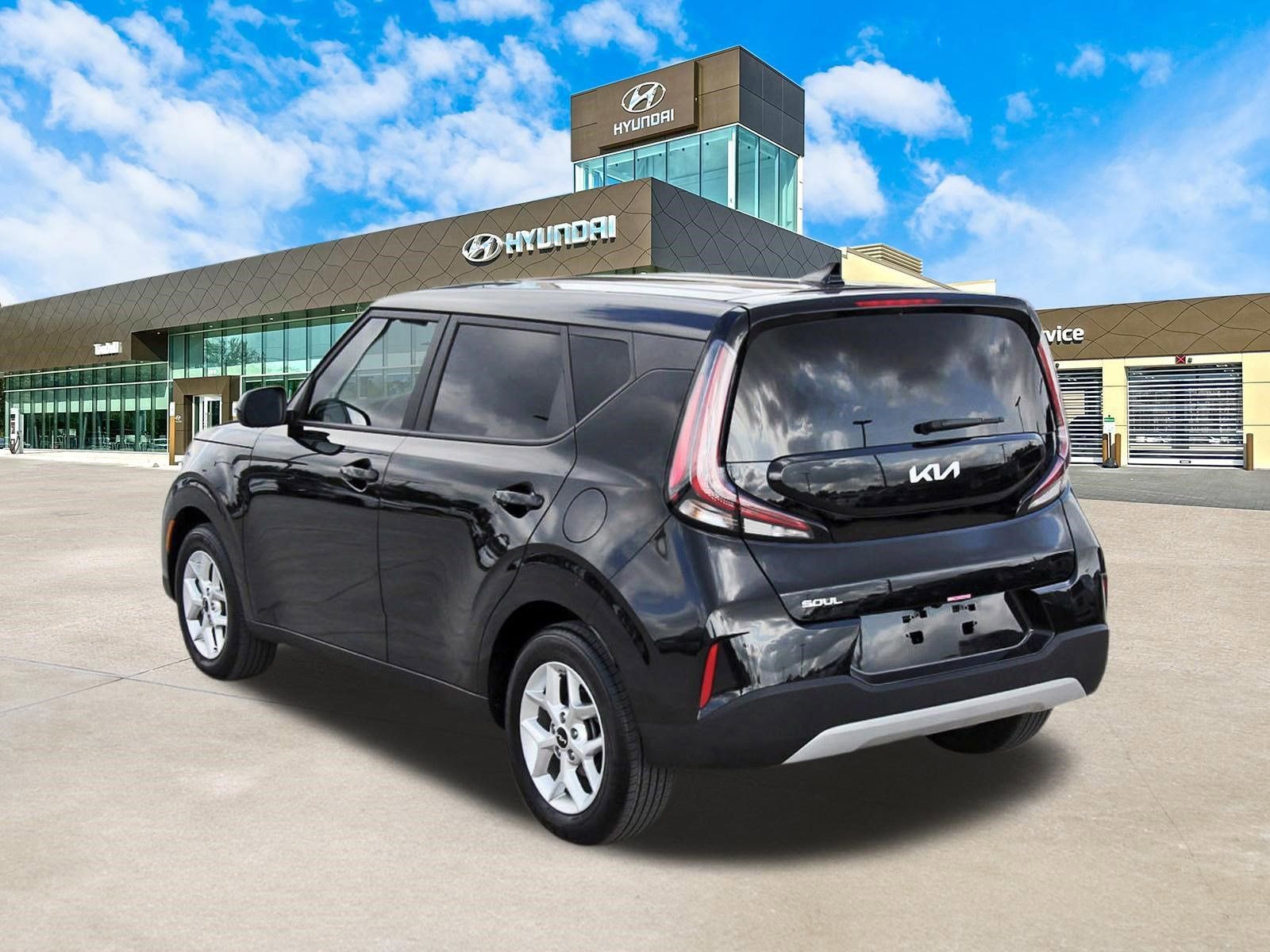 Used 2025 Kia Soul S FWD image 8