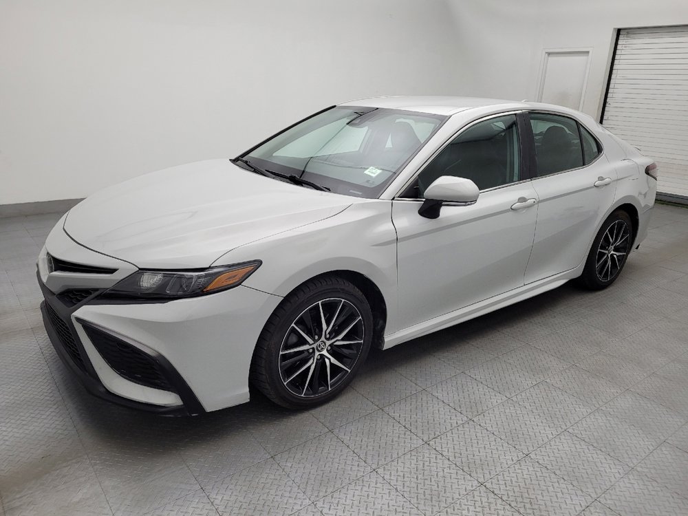 Used 2022 Toyota Camry SE FWD image 2