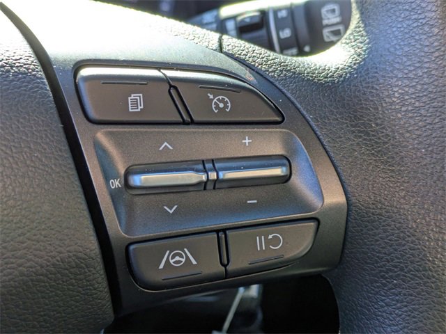 Used 2022 Hyundai Kona SE image 16