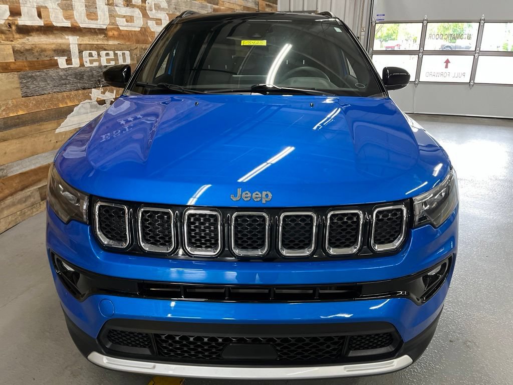 Used 2023 Jeep Compass Limited AWD/4WD image 5