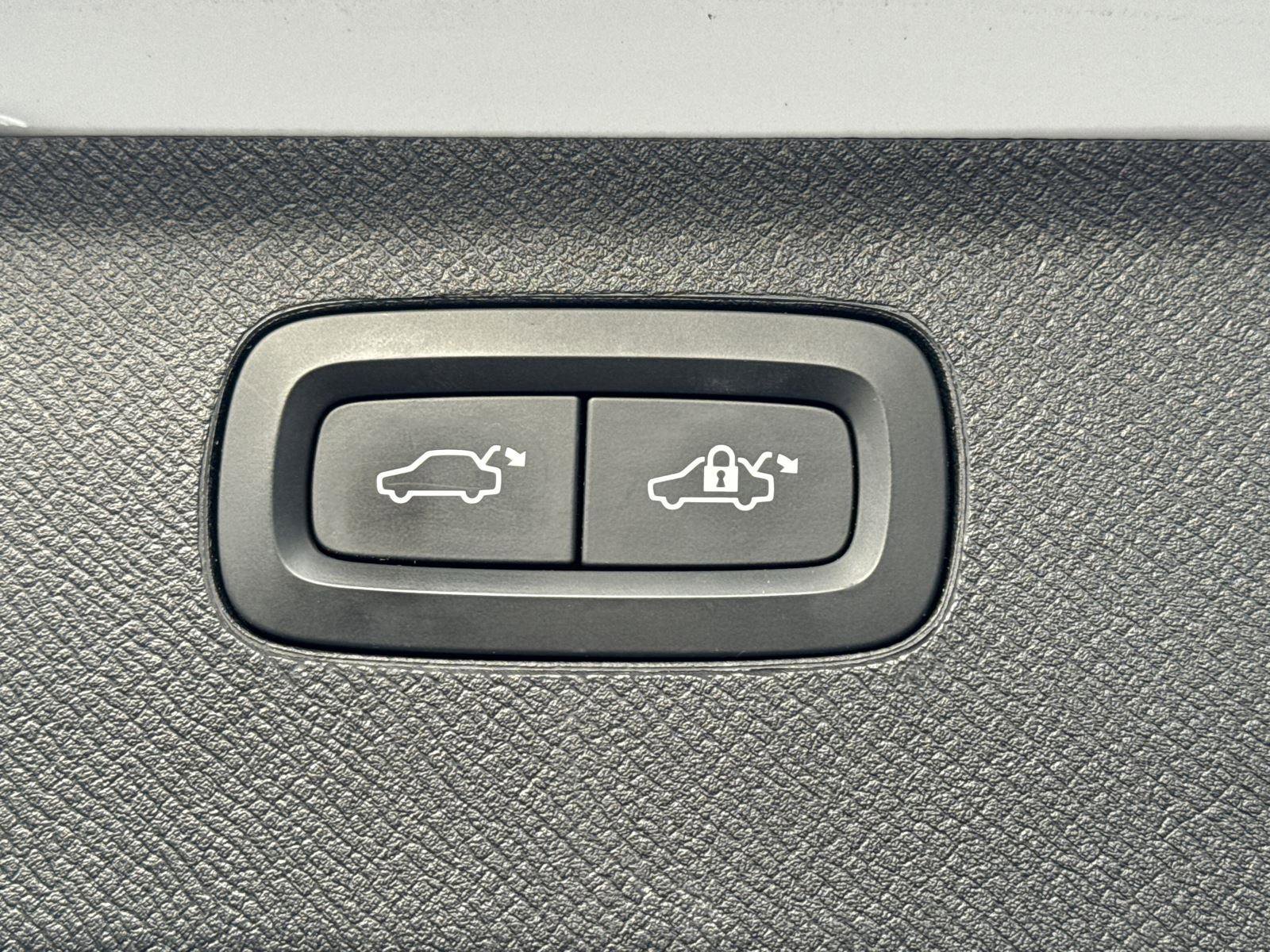 Used 2019 Volvo XC90 T6 Momentum w/ Advanced Package image 10