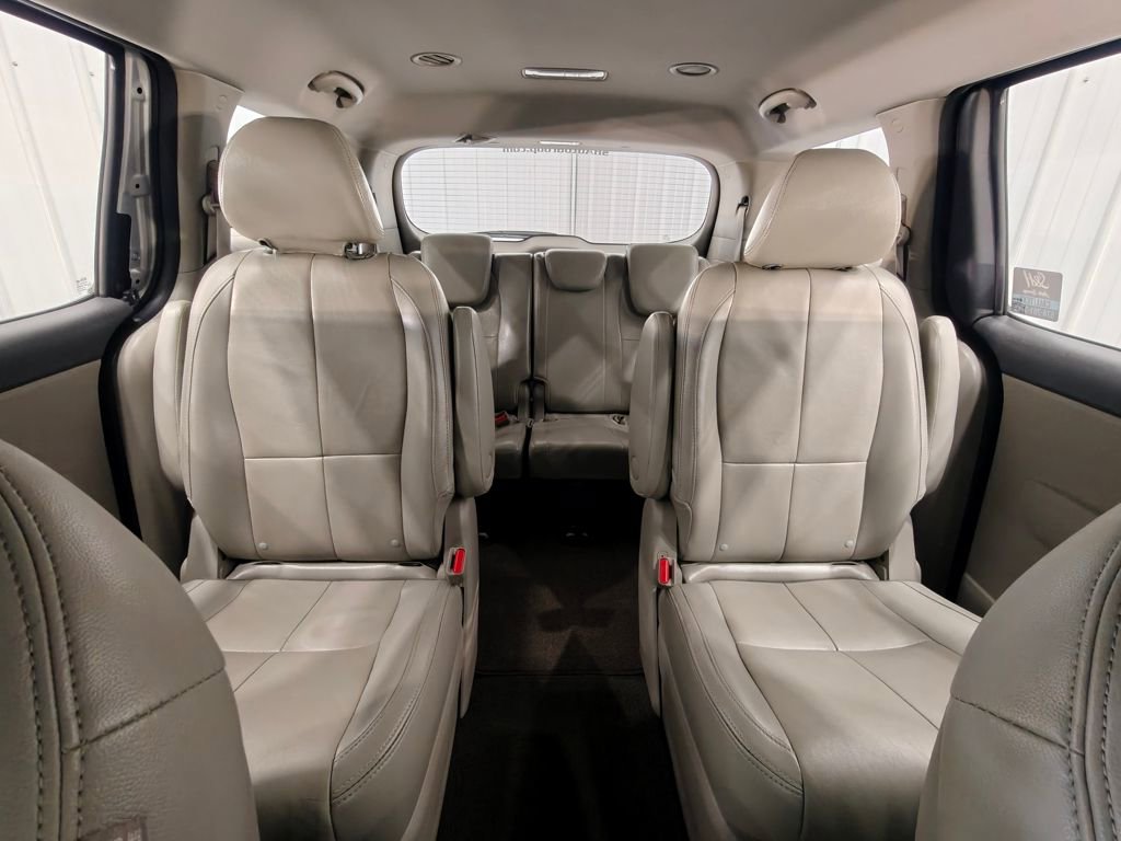 Used 2018 Kia Sedona L FWD image 23