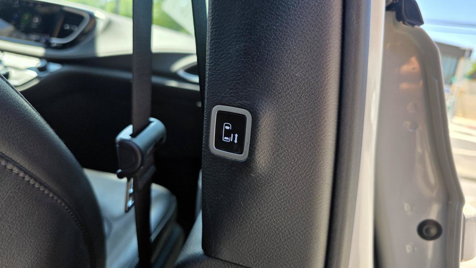 Used 2021 Chrysler Pacifica Touring-L w/ Uconnect Theater Family Group AWD/4WD image 20