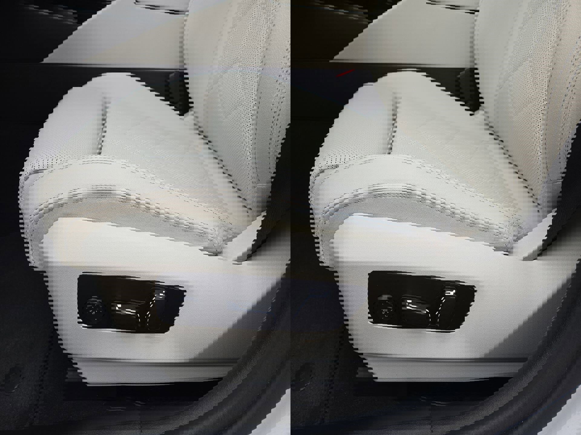 Used 2024 BMW 540i xDrive w/ Premium Package image 17