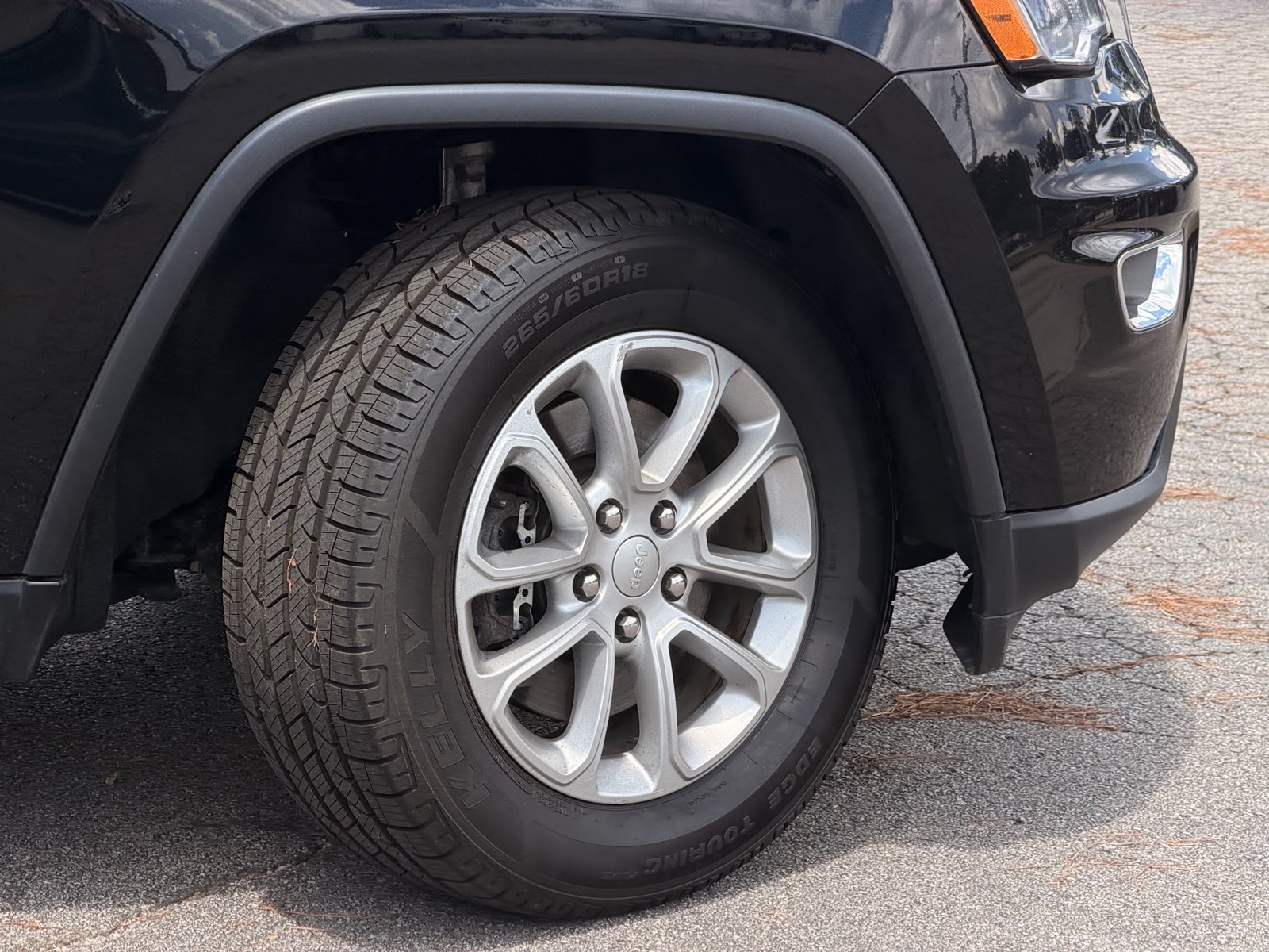 Used 2022 Jeep Grand Cherokee Laredo E AWD/4WD image 5