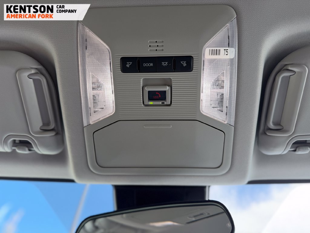 Used 2025 Toyota RAV4 XLE AWD/4WD image 27