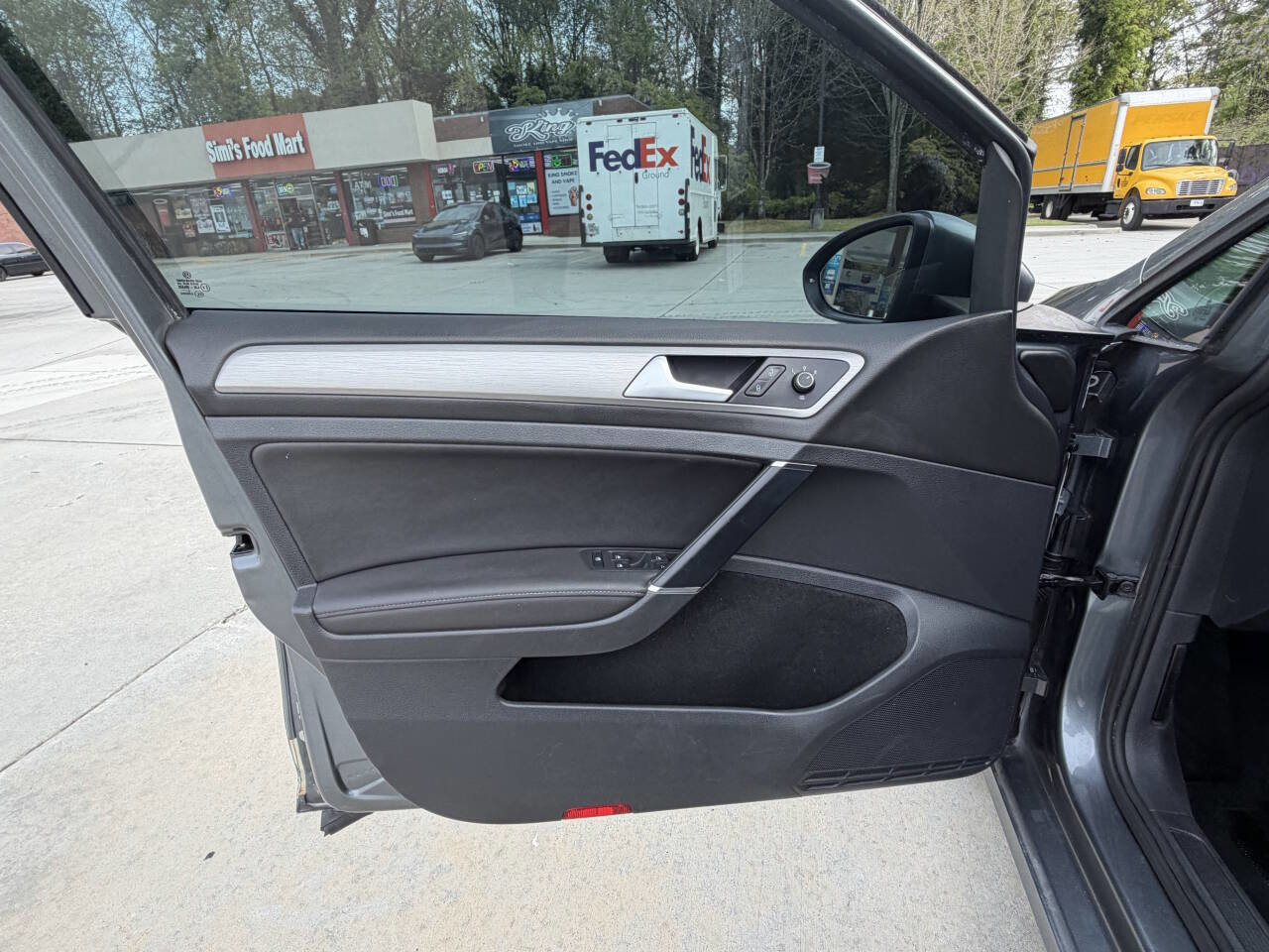 Used 2015 Volkswagen Golf S FWD image 19