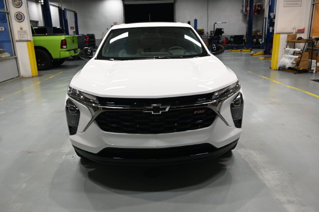 New 2026 Chevrolet Trax RS w/ Sunroof Package FWD image 2