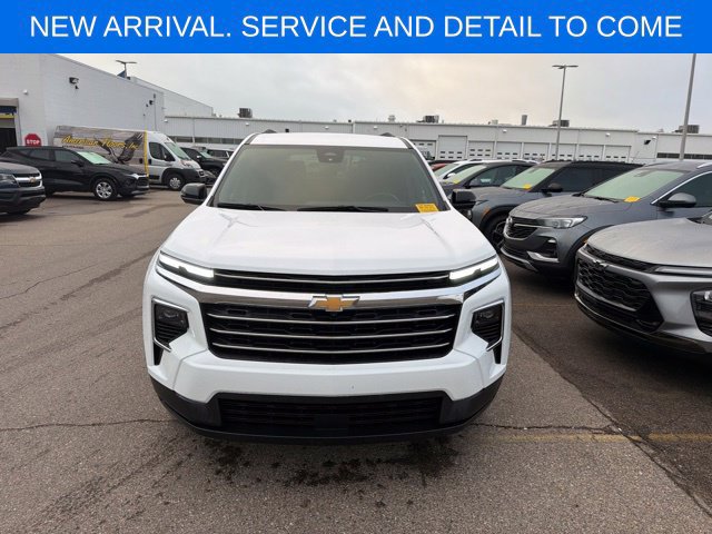 Used 2024 Chevrolet Traverse LT w/ Trailering Package FWD image 4