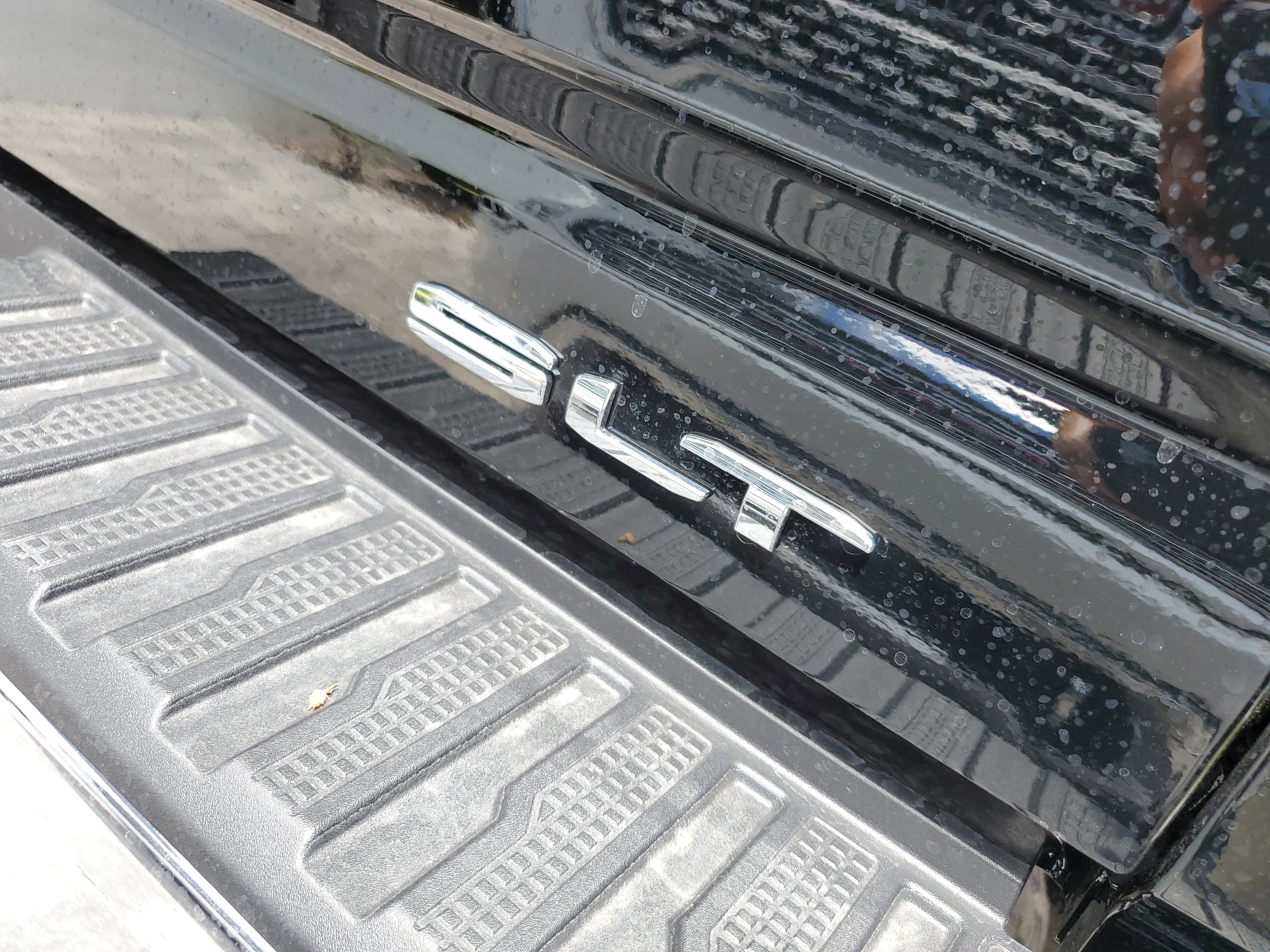 New 2025 GMC Sierra 2500 SLT w/ SLT Premium Package image 7