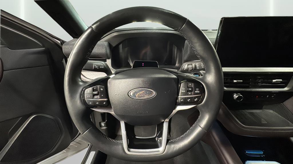 Used 2025 Ford Explorer Platinum w/ LUX Leather Package image 11