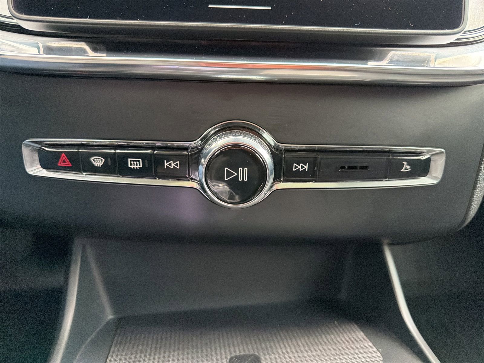 Used 2025 Volvo XC90 T8 Ultra w/ Protection Package Premier image 35