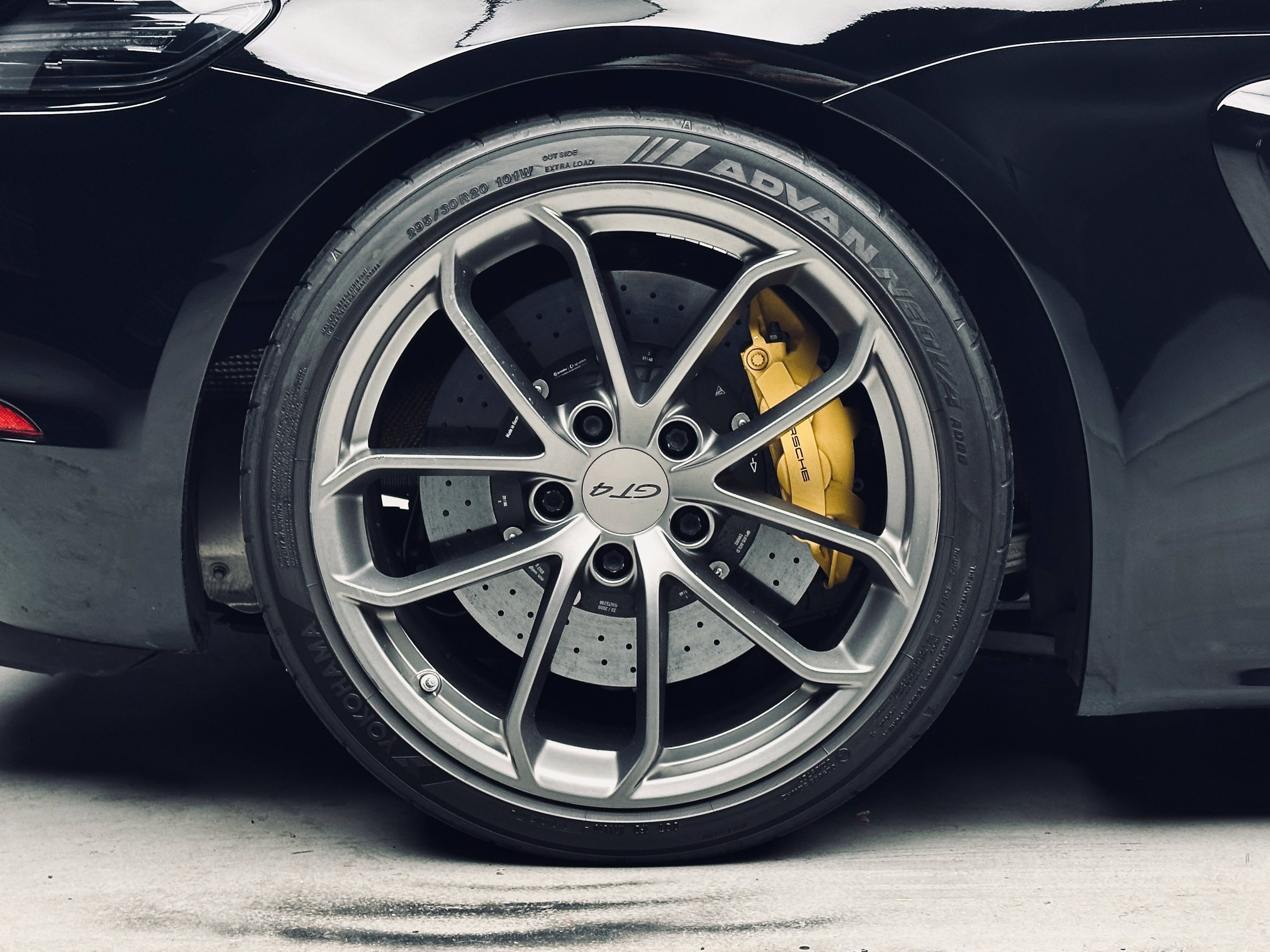 Used 2020 Porsche 718 Cayman GT4 RWD image 32