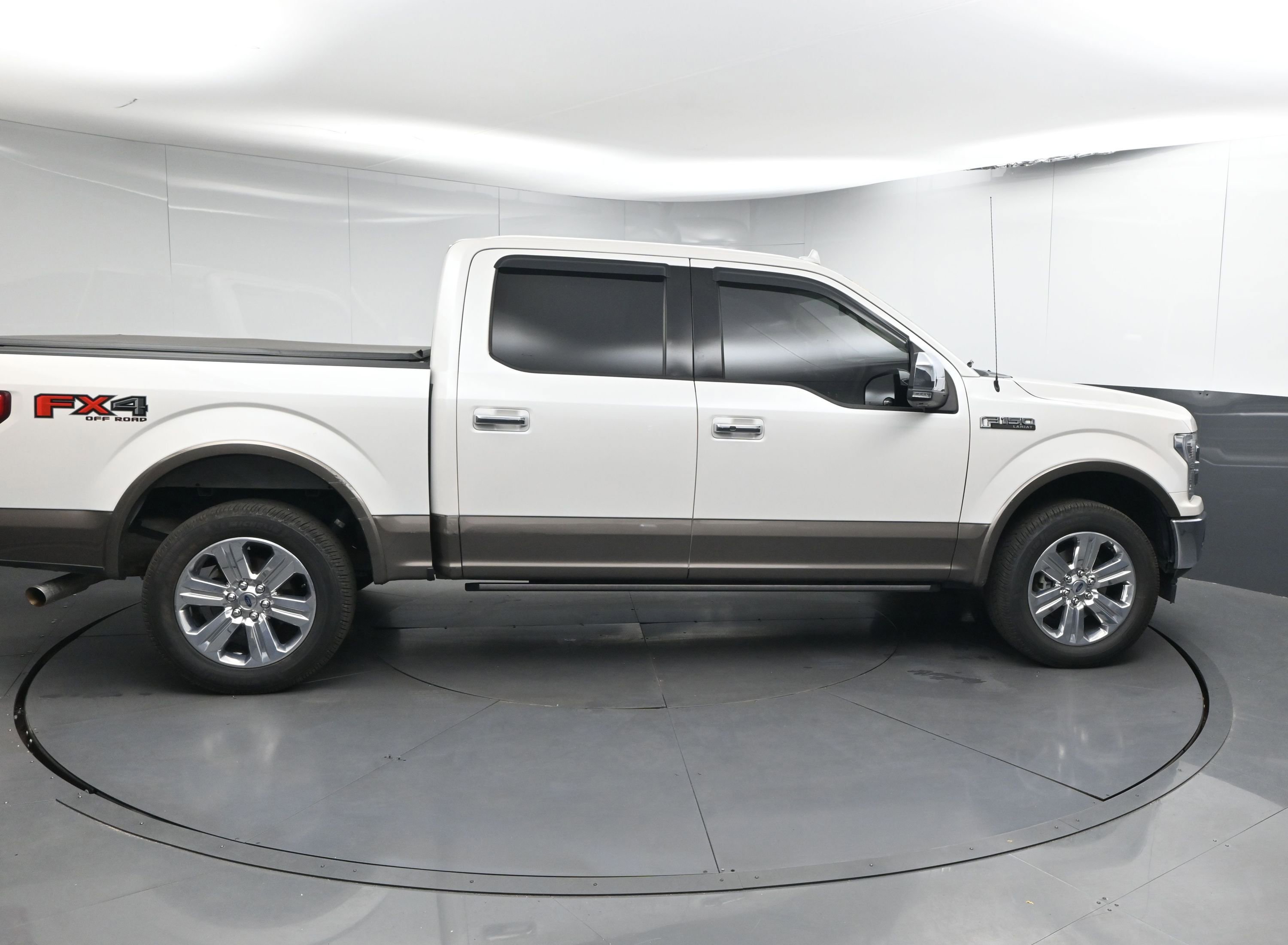 Used 2018 Ford F150 Lariat w/ Equipment Group 502A Luxury image 5