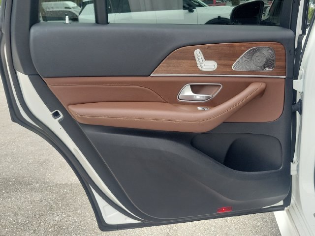 Used 2025 Mercedes-Benz GLS 450 4MATIC image 12