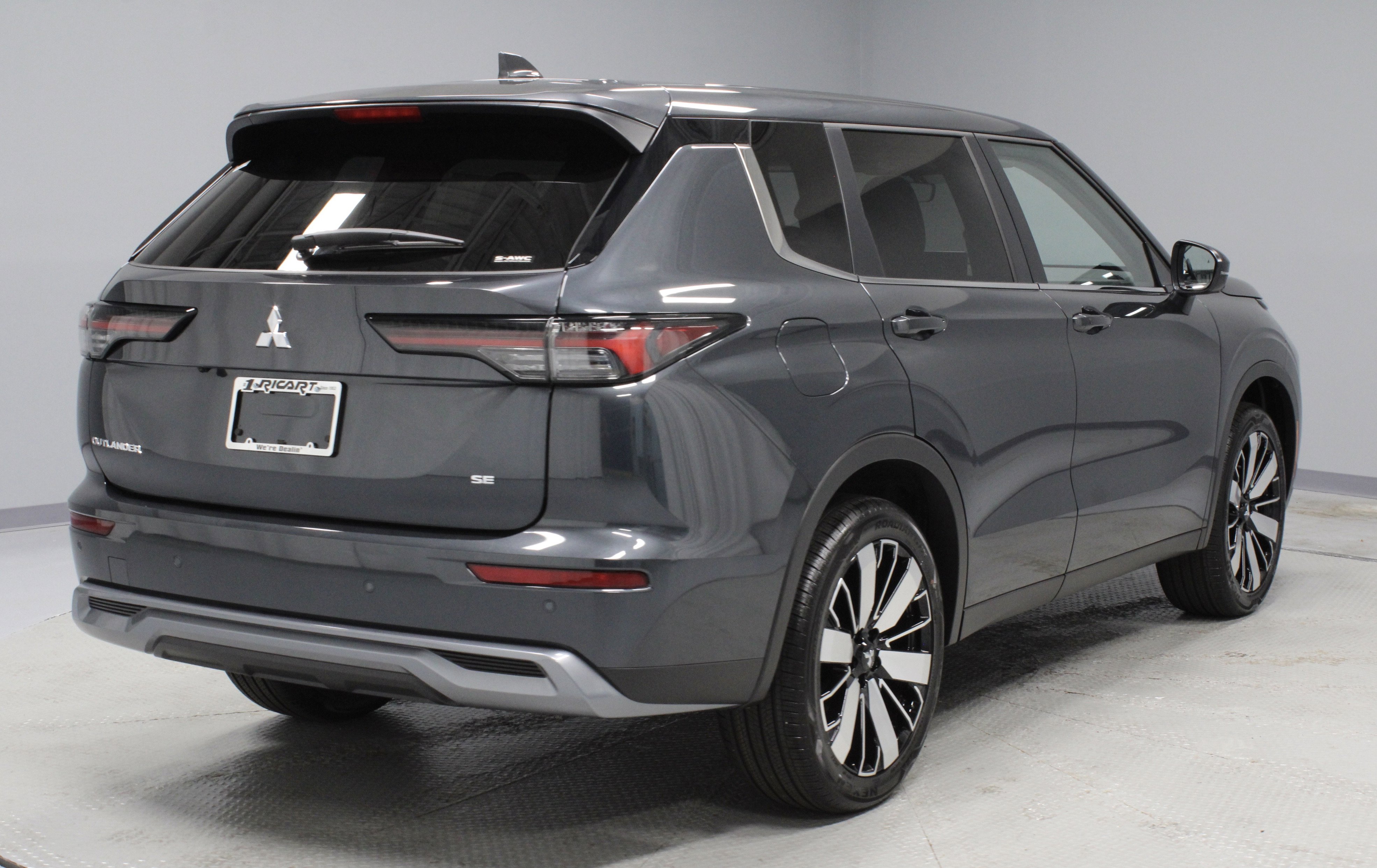 New 2025 Mitsubishi Outlander SE image 8