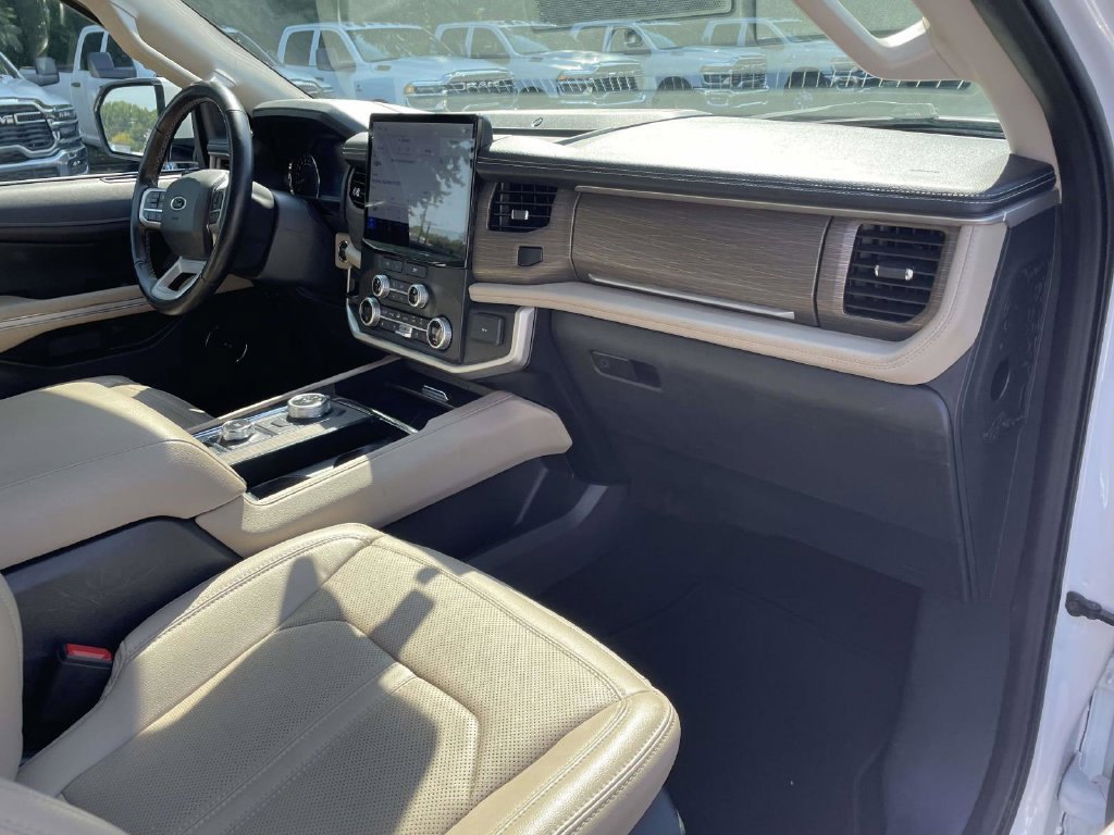 Used 2024 Ford Expedition Limited AWD/4WD image 14