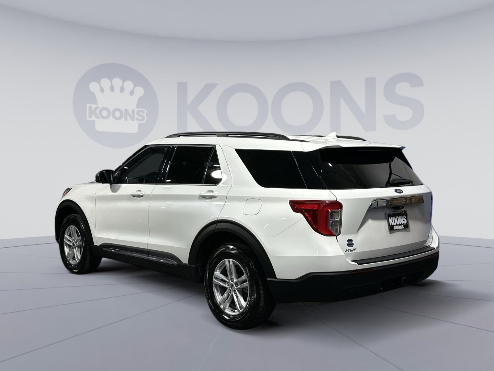 Used 2024 Ford Explorer XLT w/ Class IV Trailer Tow Package image 4