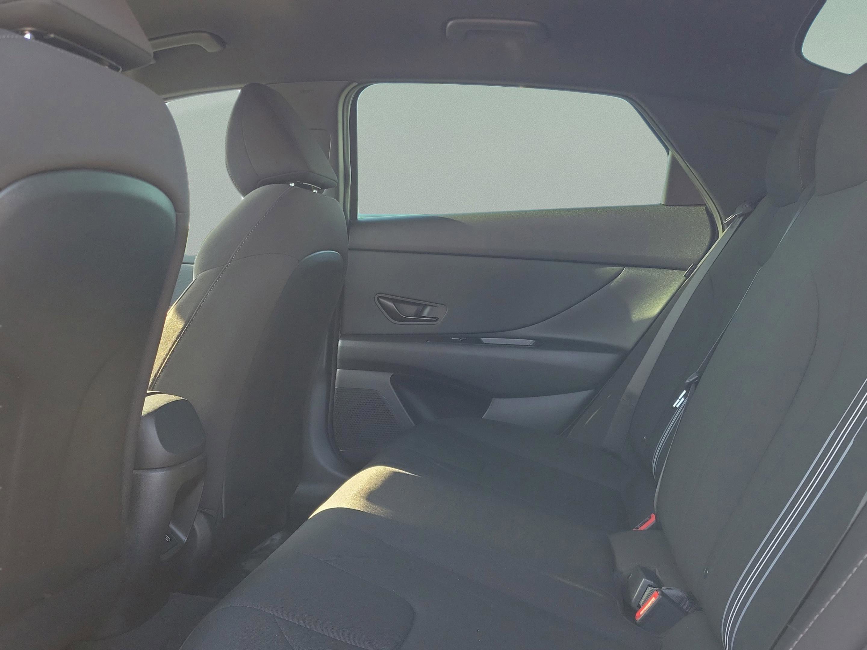 Used 2025 Hyundai Elantra SEL image 10