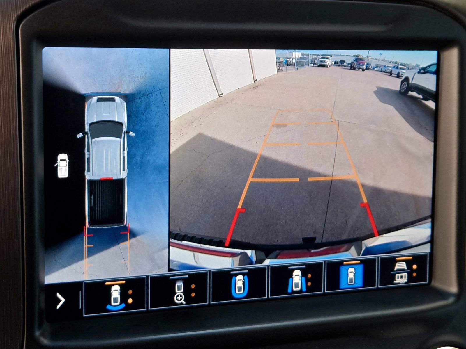 Used 2020 GMC Sierra 2500 AT4 w/ AT4 Premium Package image 17