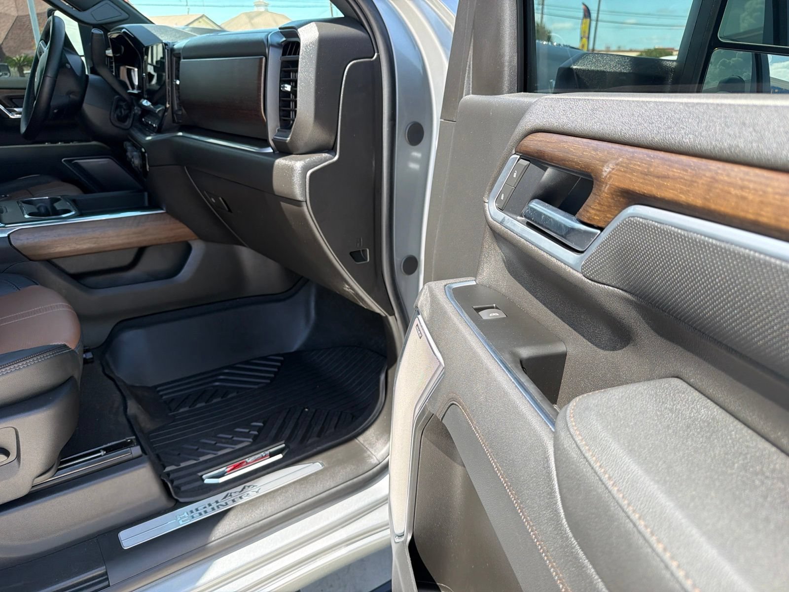 Used 2026 Chevrolet Silverado 2500 High Country w/ High Country Premium Package AWD/4WD image 13