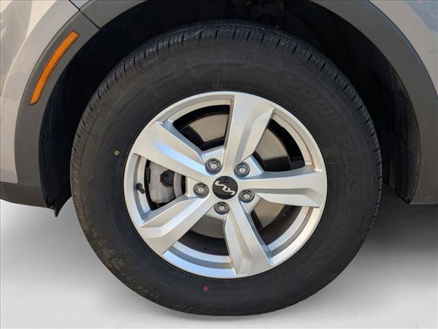 Used 2023 Kia Sorento LX image 24