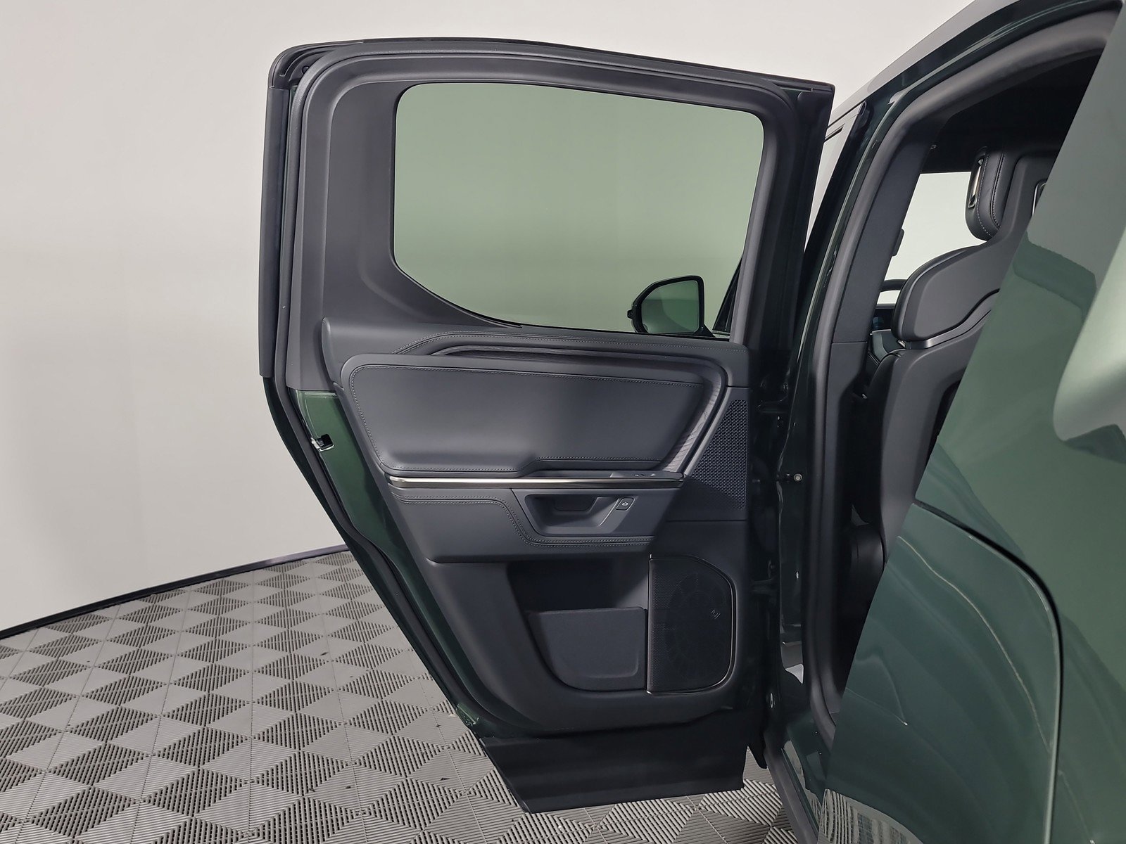 Used 2025 Rivian R1T Adventure image 17