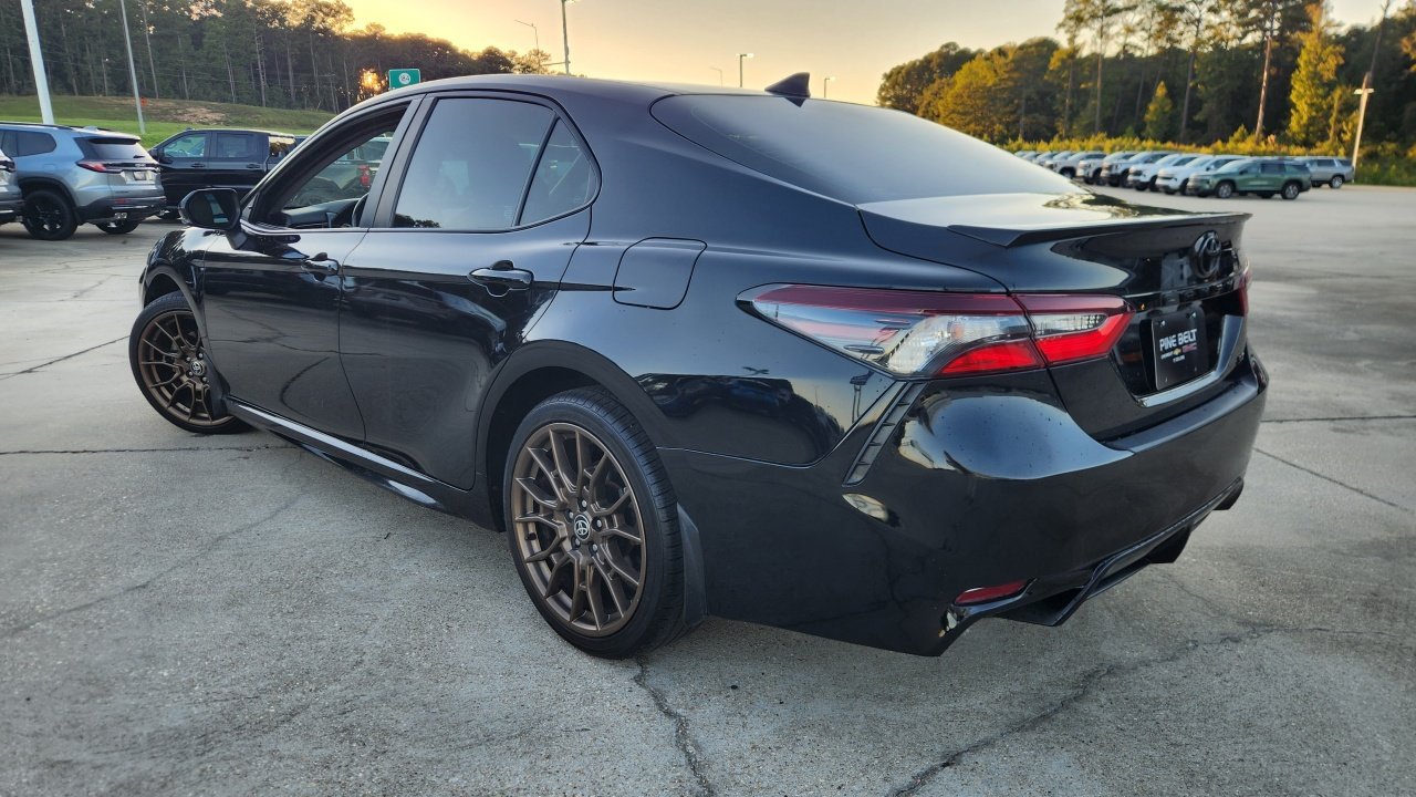 Used 2023 Toyota Camry SE FWD image 5