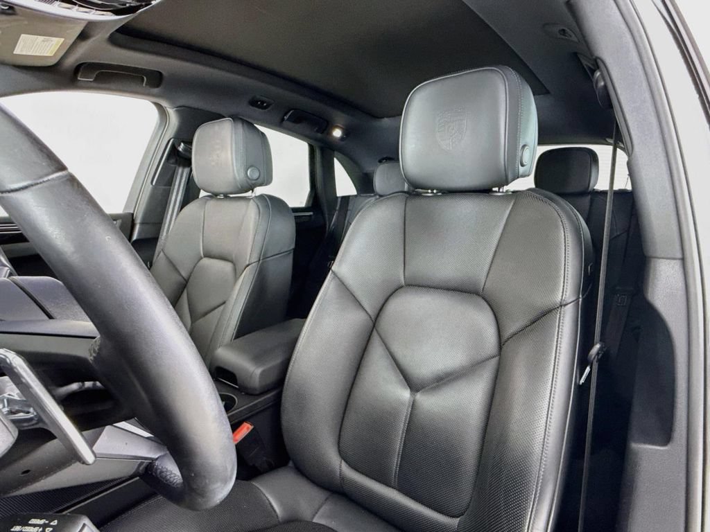 Used 2024 Porsche Macan S AWD/4WD image 5