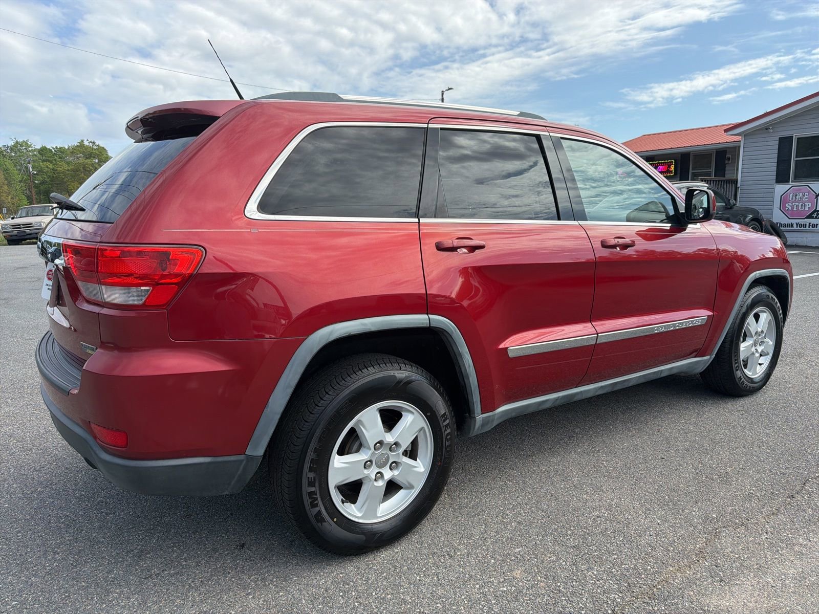 Used 2011 Jeep Grand Cherokee Laredo RWD image 4