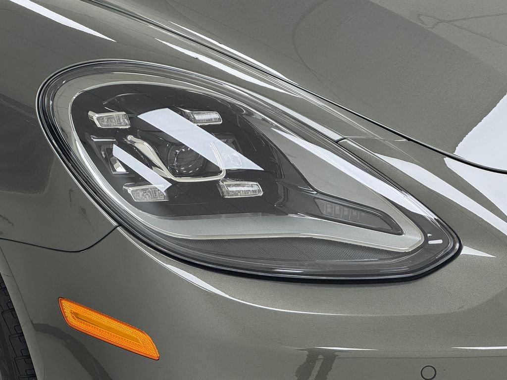 Used 2023 Porsche Panamera 4 Platinum Edition image 34