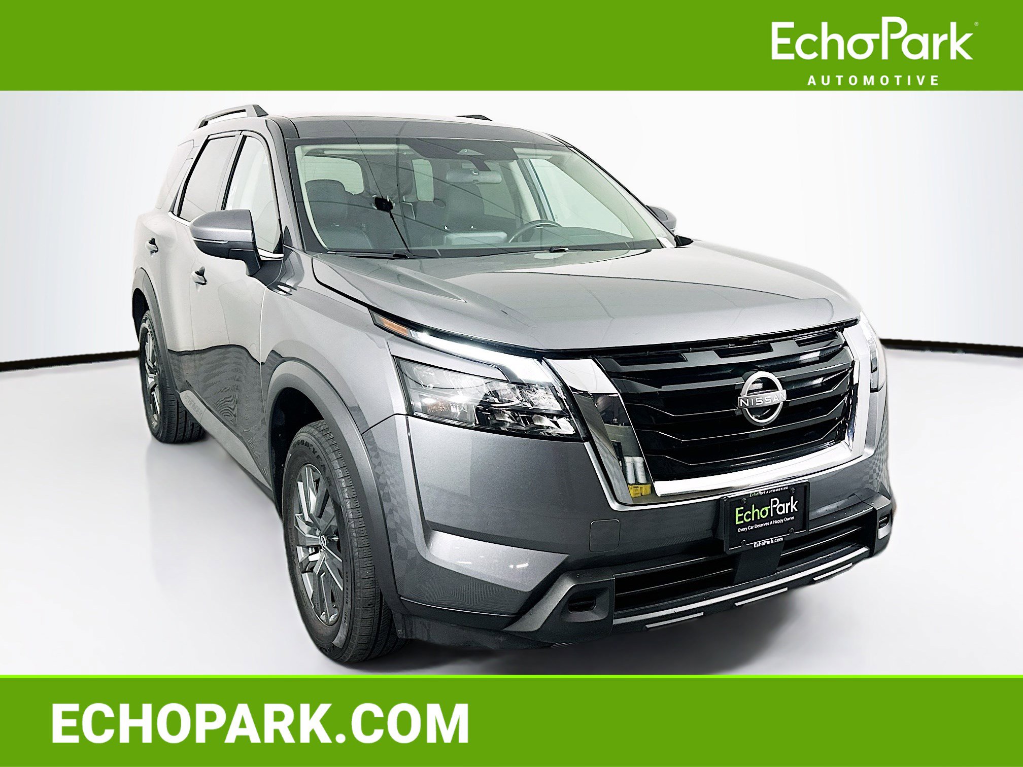 Used 2024 Nissan Pathfinder SV image 1