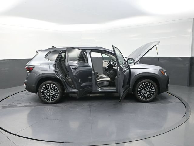 Used 2026 Volkswagen Taos SE FWD image 45