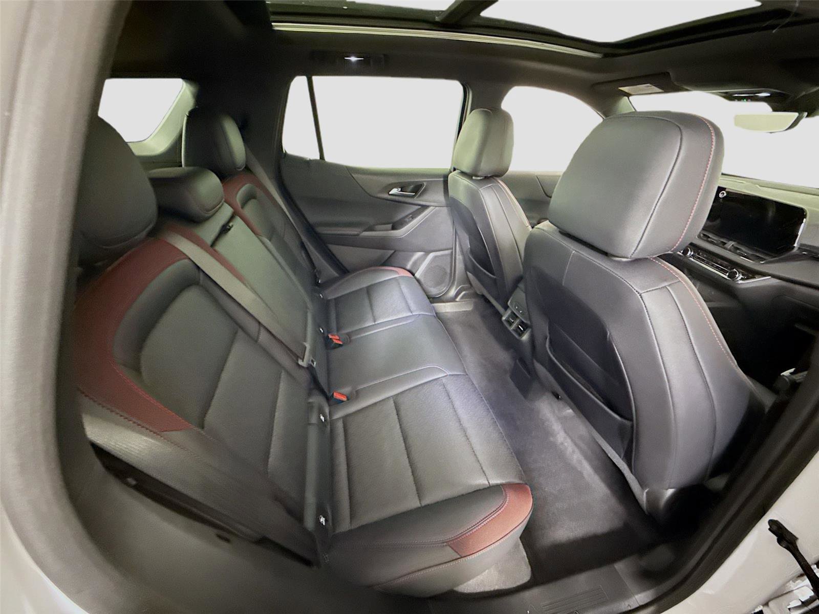 Used 2025 Chevrolet Equinox RS w/ Safety and Technology Package image 21