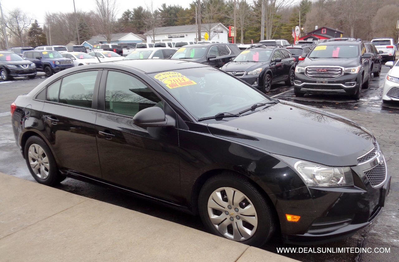 Used 2014 Chevrolet Cruze LS image 2