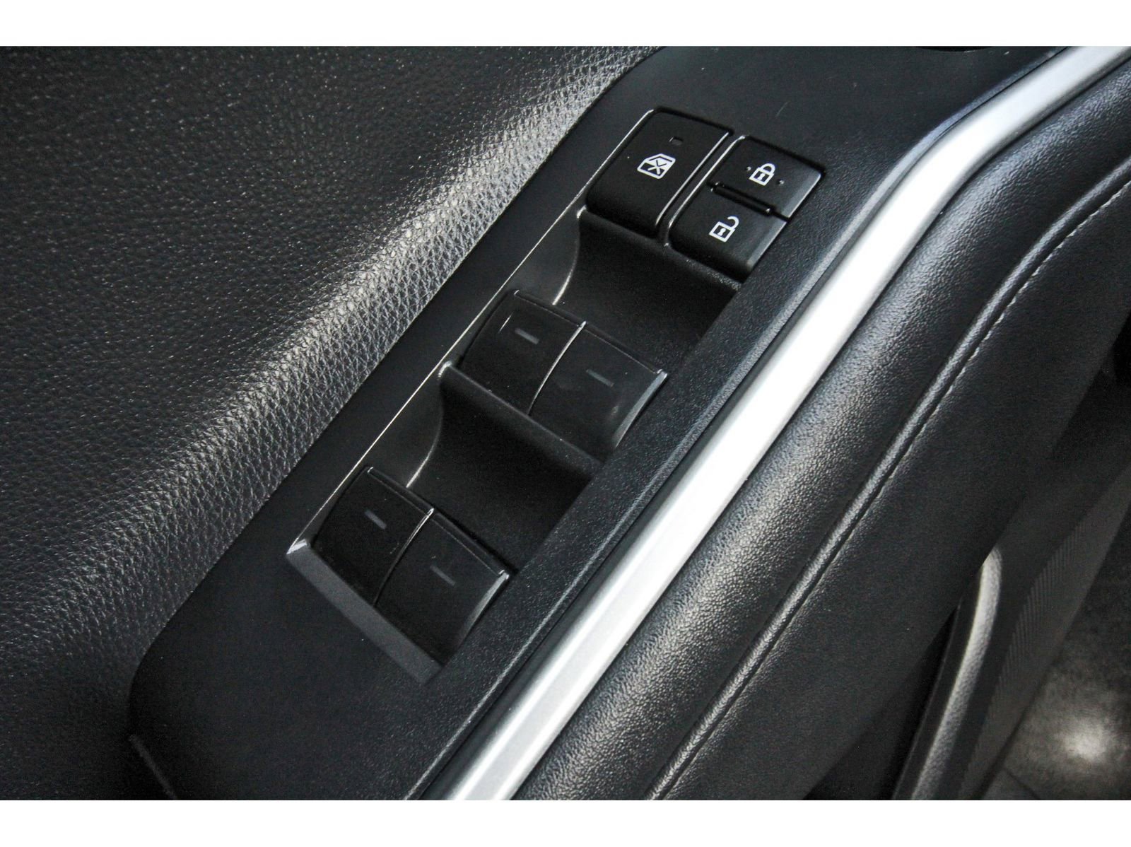 Used 2023 Toyota Highlander XLE image 24