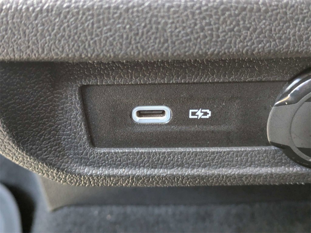 Used 2021 Volkswagen Tiguan SE image 17