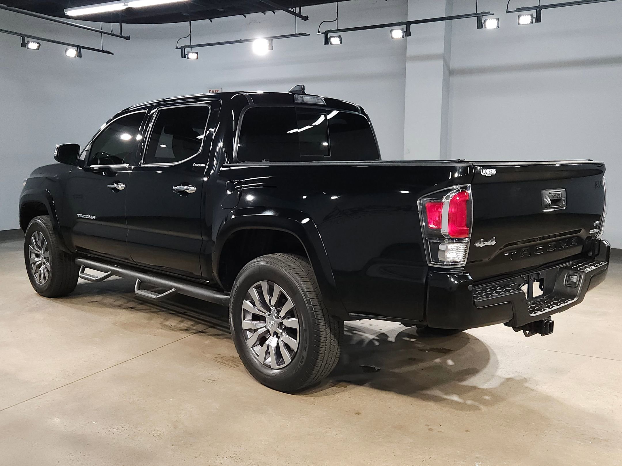 Used 2022 Toyota Tacoma Limited AWD/4WD image 5
