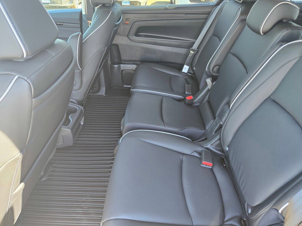 New 2026 Honda Odyssey Touring image 9