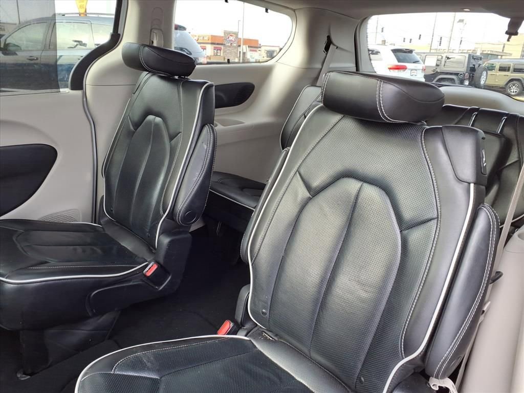 Certified 2023 Chrysler Pacifica Limited image 14