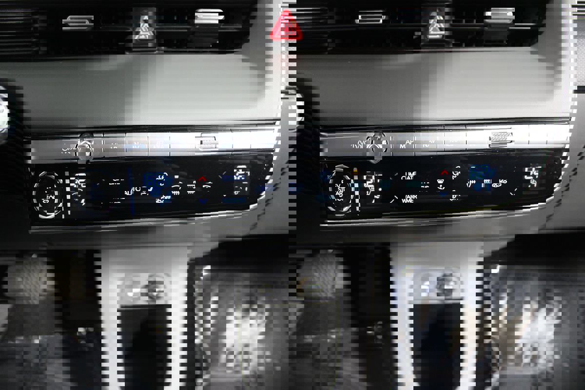 Used 2024 Hyundai Ioniq 5 SE image 11