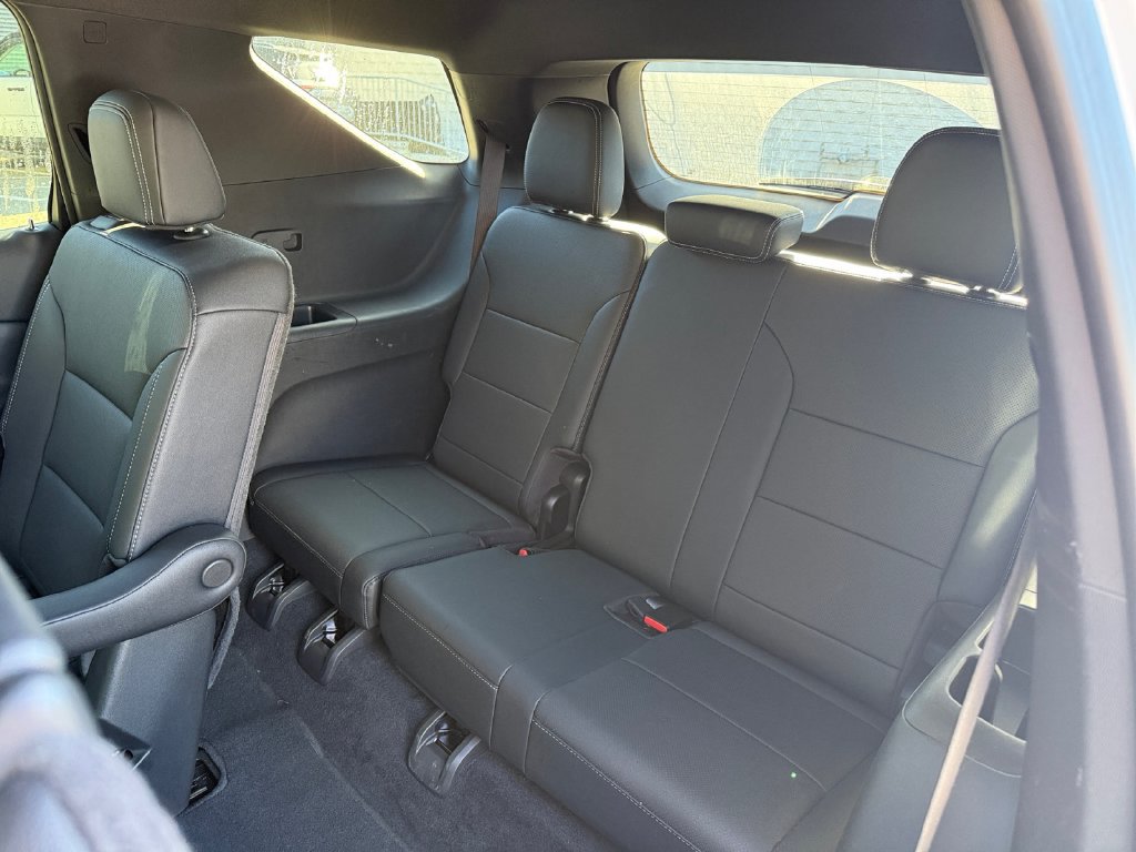 Used 2025 Chevrolet Traverse LT AWD/4WD image 34