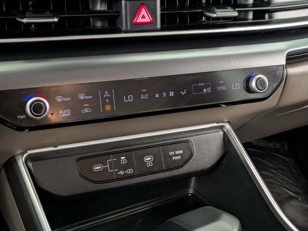 Used 2025 Kia Carnival LXS image 17